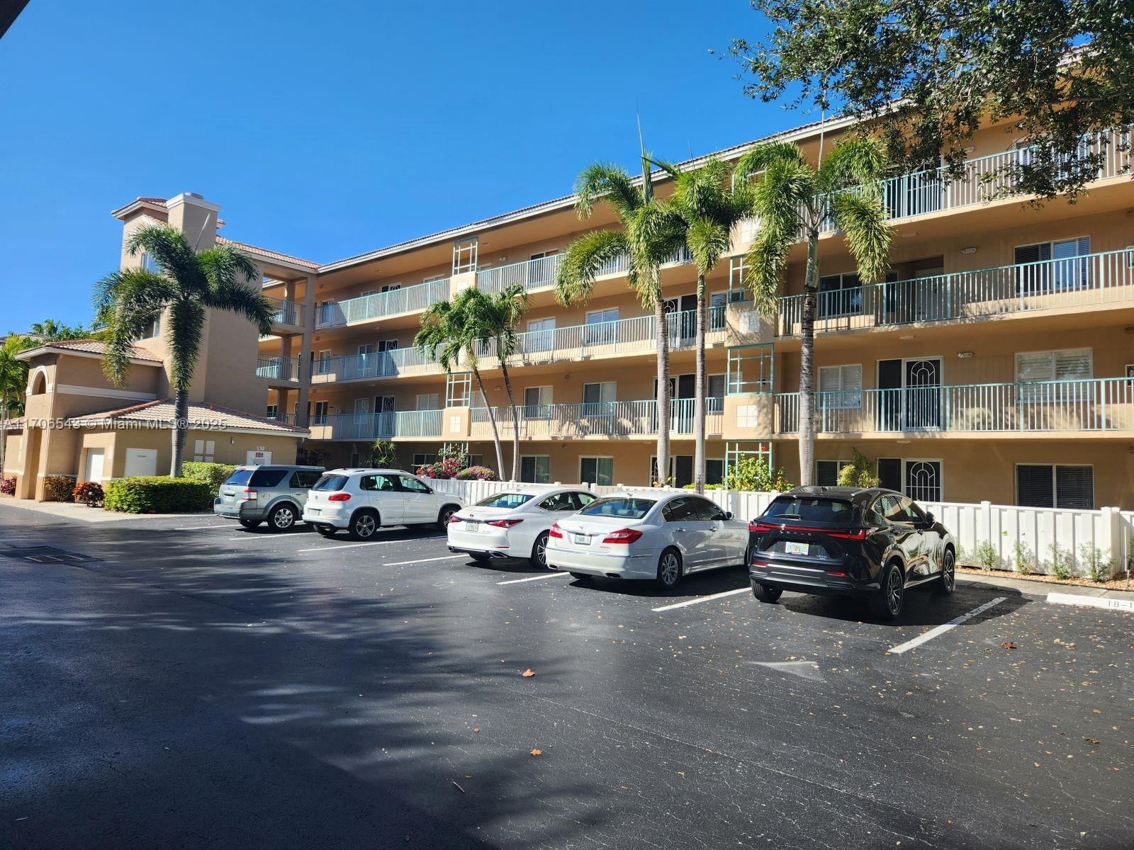 Real estate property located at 5749 Gemstone Ct #307, Palm Beach, Coral Cove Condo, Boynton Beach, FL