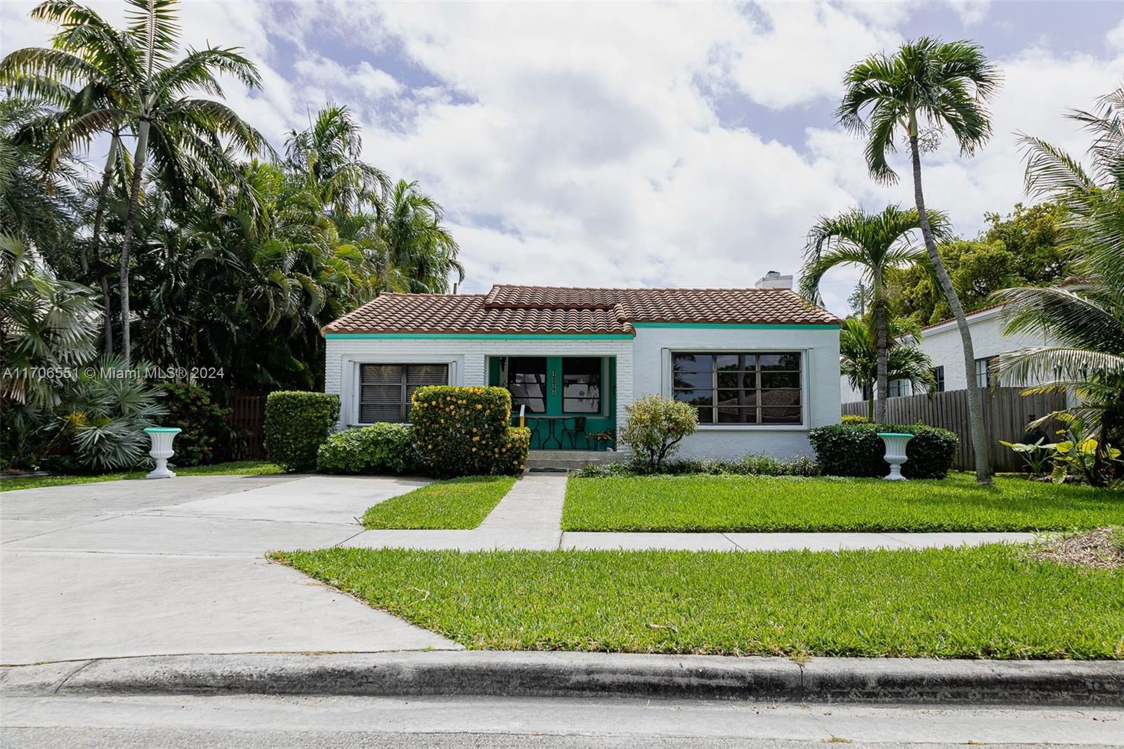 Real estate property located at 1024 Tyler St, Broward, HOLLYWOOD LAKES SECTION, Hollywood, FL