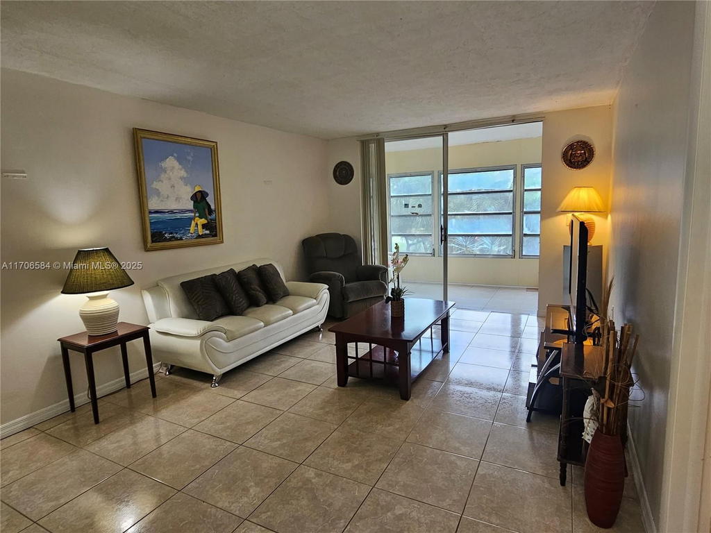 Real estate property located at 1681 70th Ave #303, Broward, Omega Condo No 1, Plantation, FL