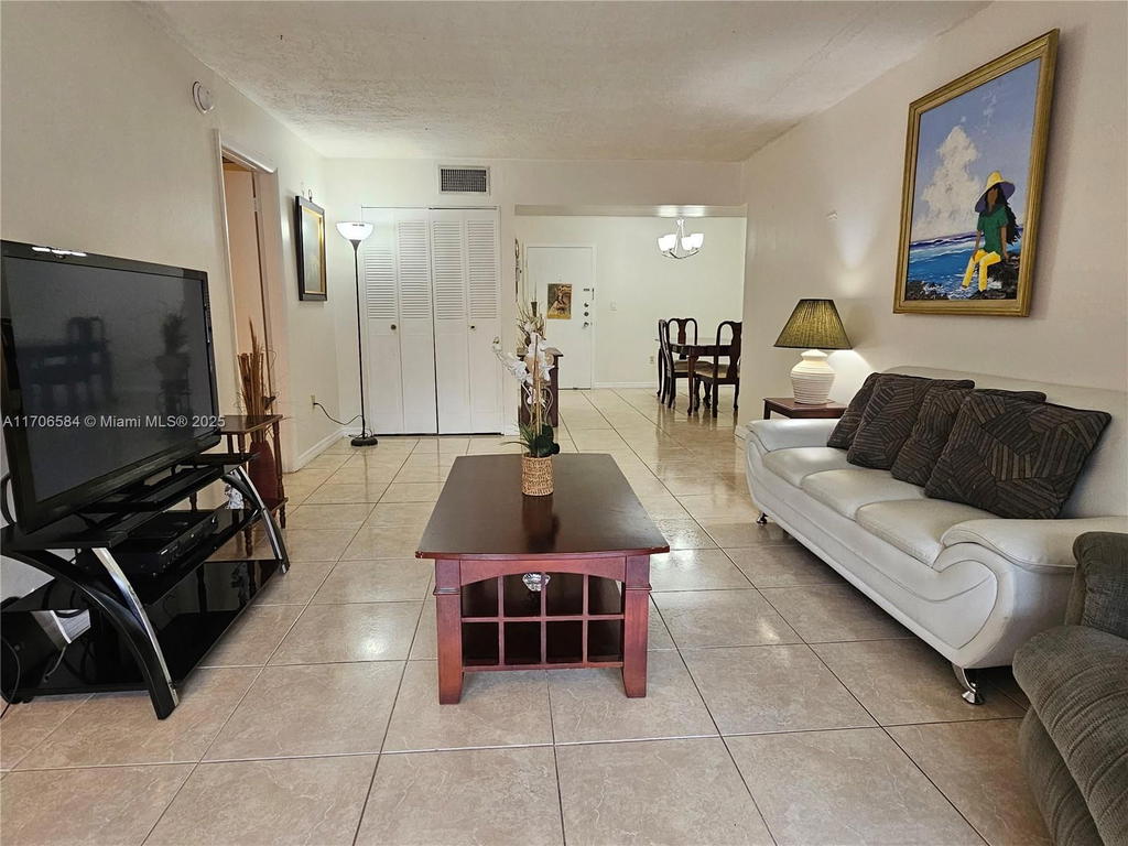 Real estate property located at 1681 70th Ave #303, Broward, Omega Condo No 1, Plantation, FL