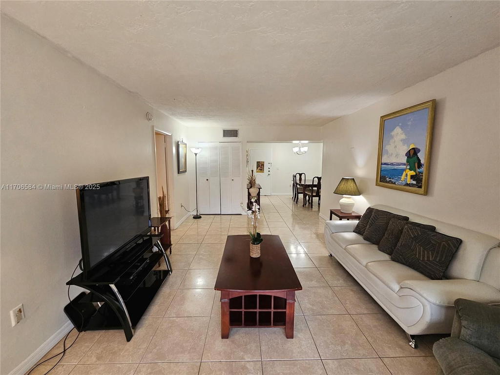 Real estate property located at 1681 70th Ave #303, Broward, Omega Condo No 1, Plantation, FL
