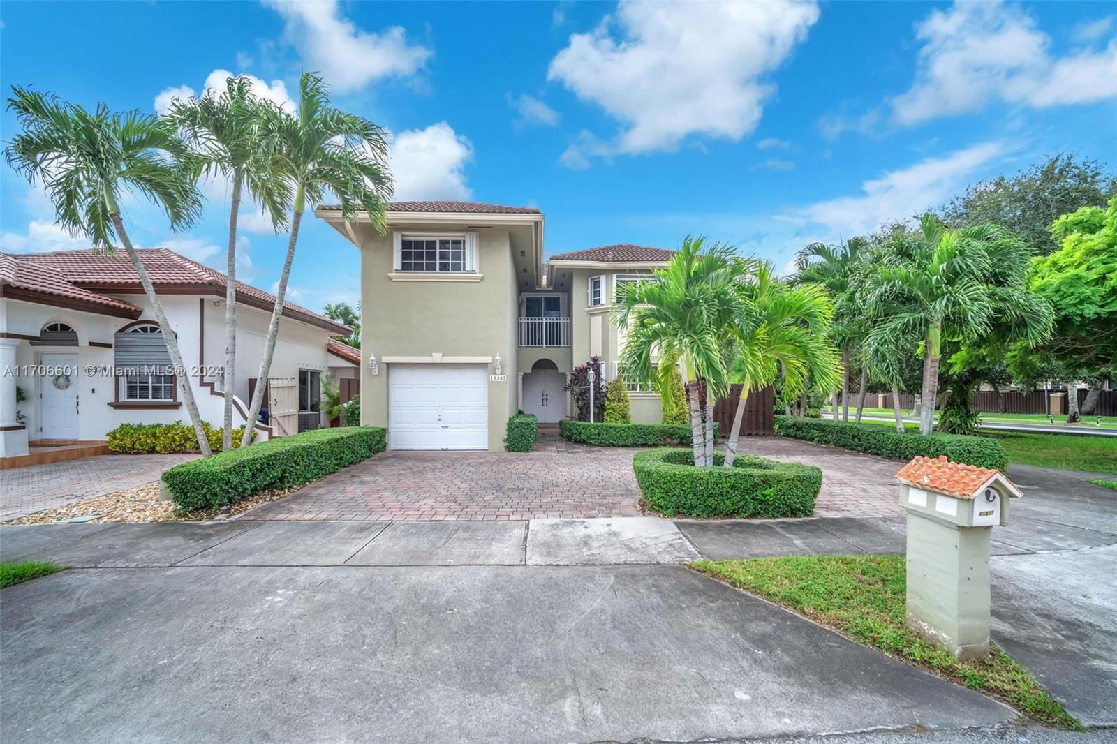 Real estate property located at 15382 39th Ln, Miami-Dade, CARIBE LAKES PHASE I, Miami, FL