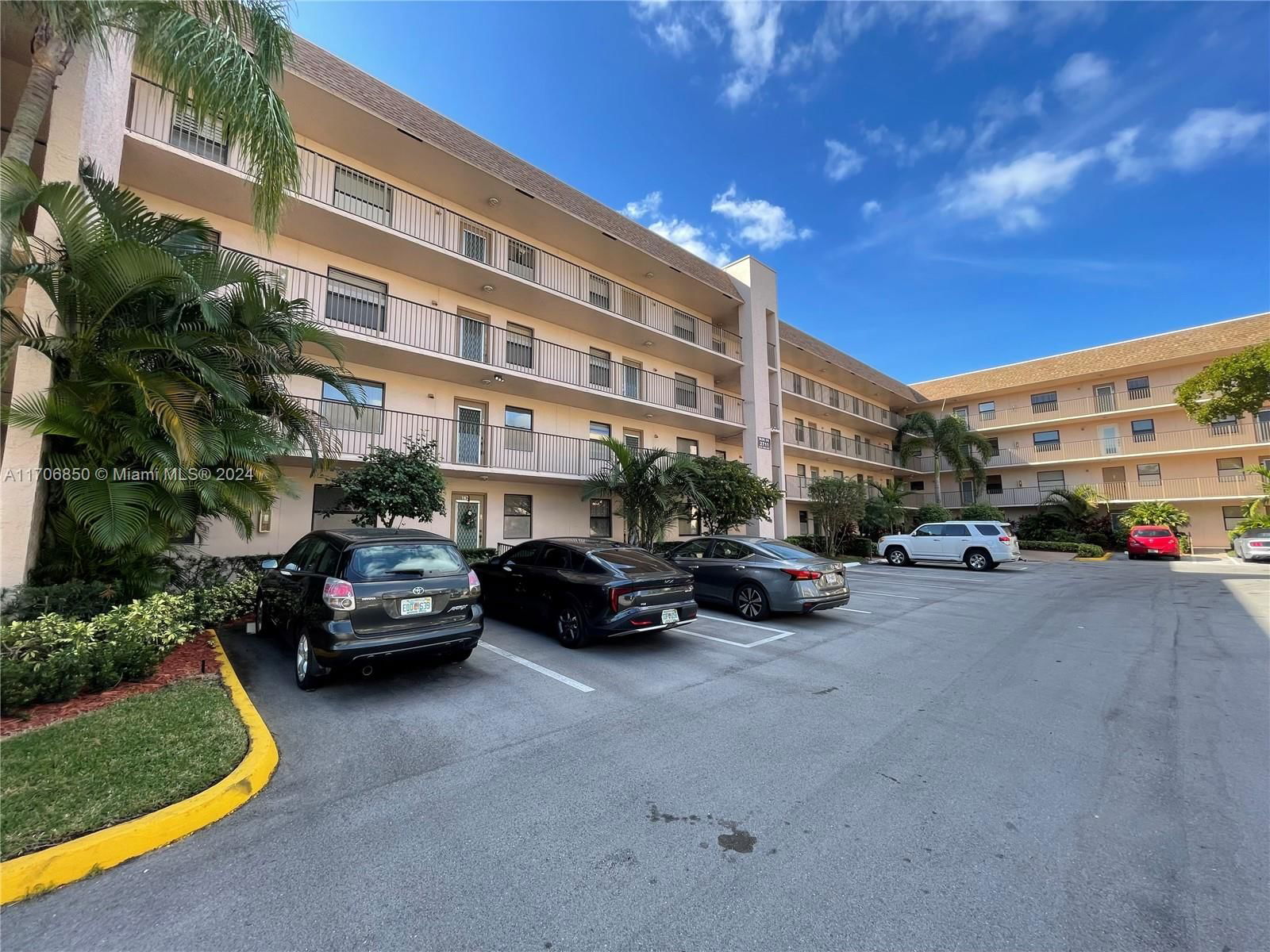 Real estate property located at 2711 104th Ave #406, Broward, SUNRISE LAKES 215 CONDO, Sunrise, FL