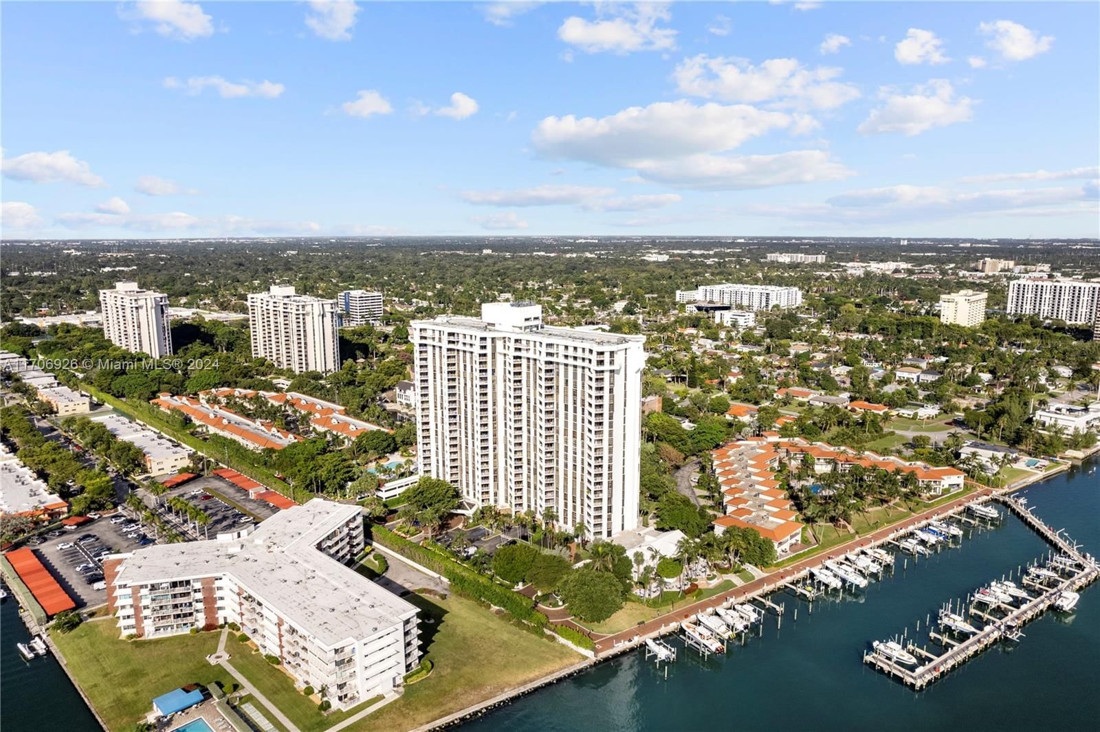 Real estate property located at 4000 Towerside Ter #1109, Miami-dade, The Towers Of Quayside Co, Miami, FL
