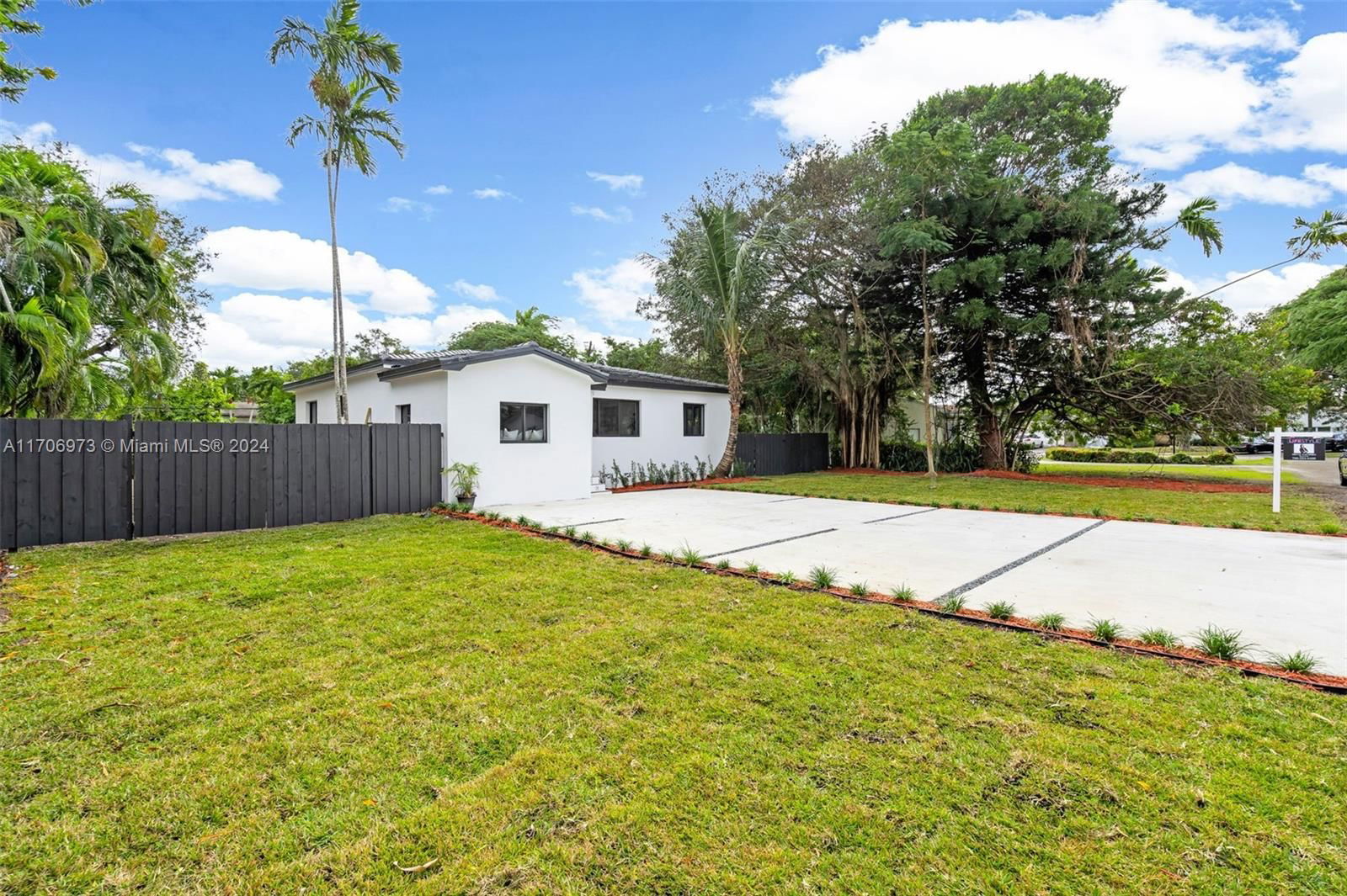 Real estate property located at 5933 61st Avenue, Miami-Dade, CAMBRIDGE LAWNS PARK, South Miami, FL