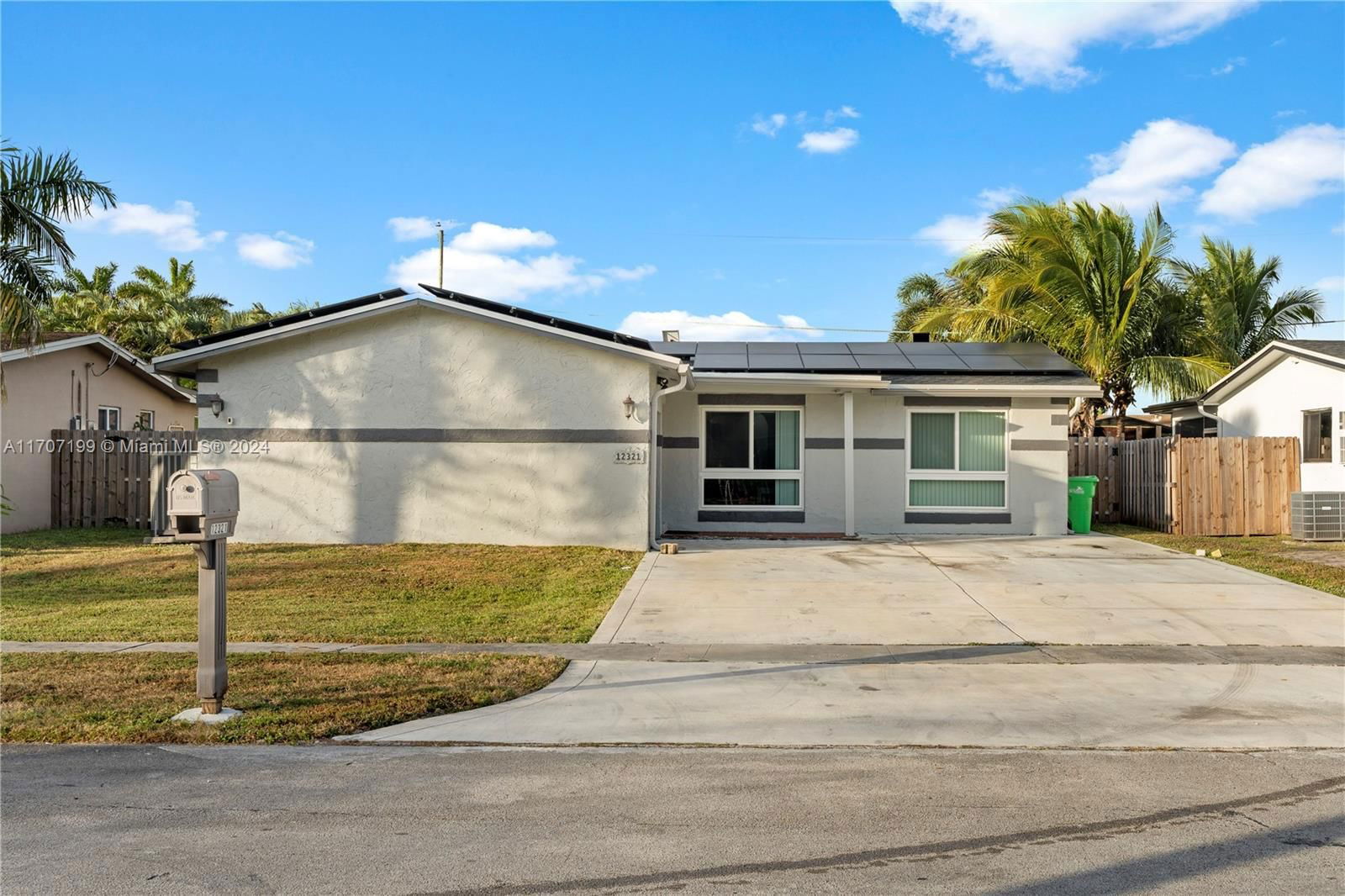 Real estate property located at 12321 29th St, Broward, SUNRISE GOLF VILLAGE SEC, Sunrise, FL