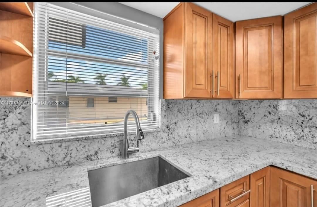 Real estate property located at 3525 Polk St #5, Broward, ESQUIRE APTS CO-OP, Hollywood, FL