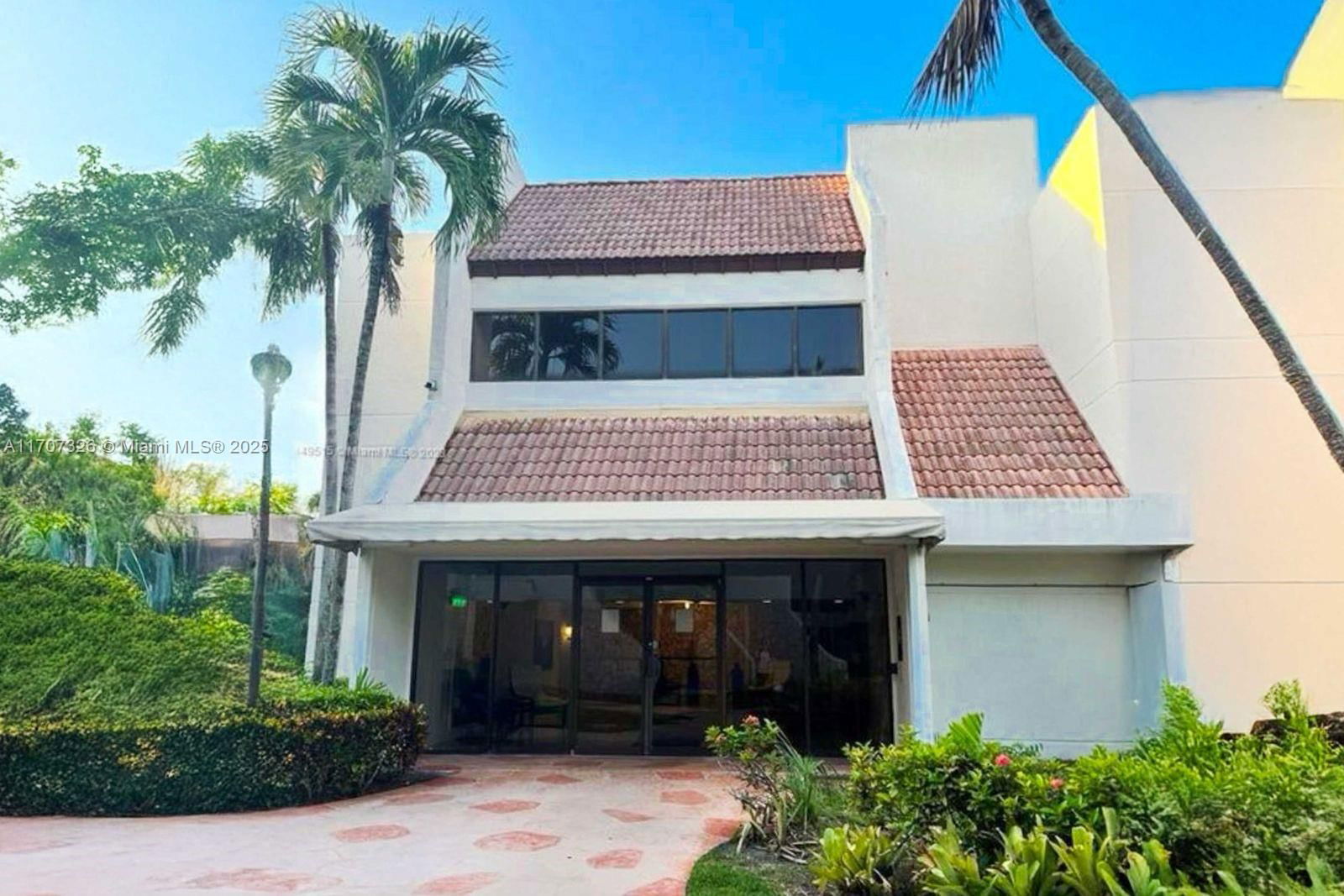 Real estate property located at 301 Racquet Club Rd #307, Broward, Building Four Of Racquet, Weston, FL