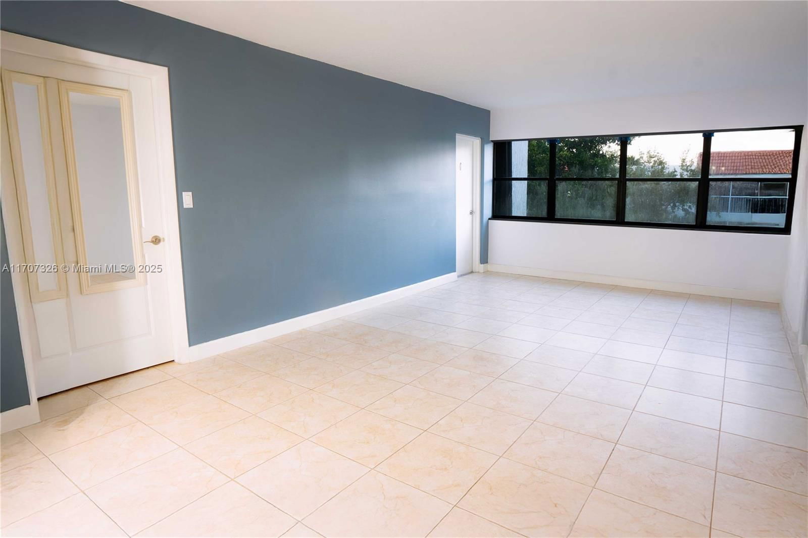 Real estate property located at 301 Racquet Club Rd #307, Broward, Building Four Of Racquet, Weston, FL