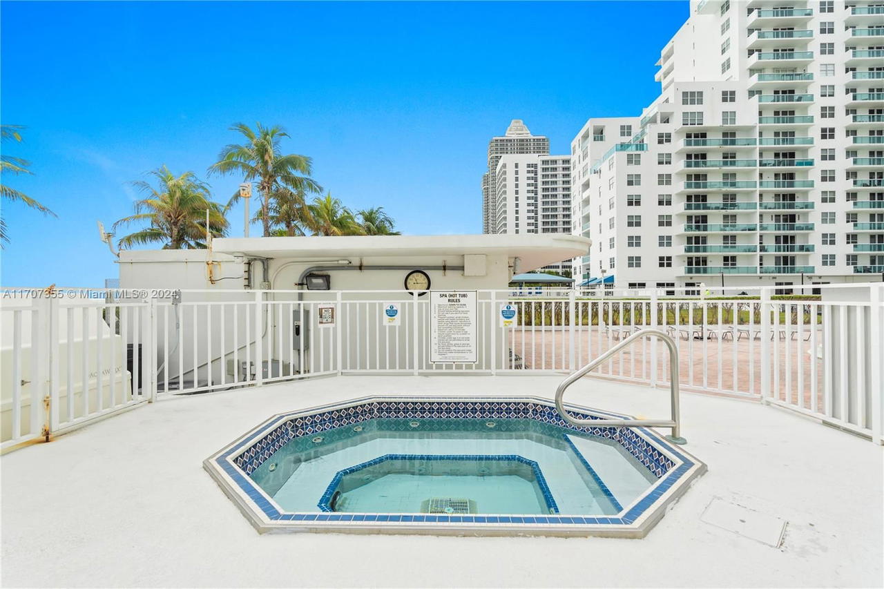 Real estate property located at 5005 Collins Ave #425, Miami-dade, The Carriage Club North, Miami Beach, FL