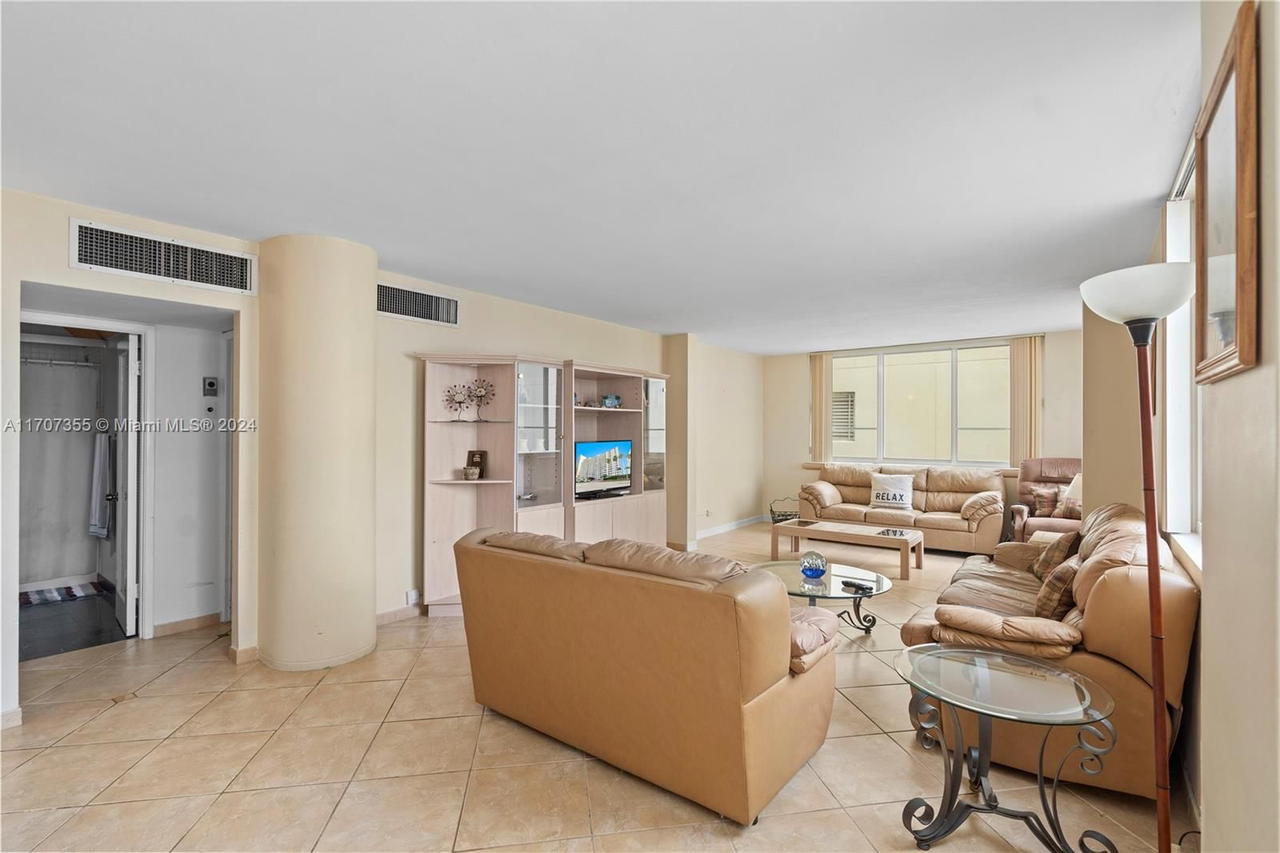 Real estate property located at 5005 Collins Ave #425, Miami-dade, The Carriage Club North, Miami Beach, FL