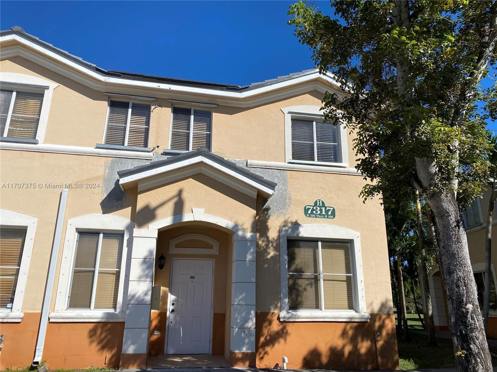 Real estate property located at 7317 174th Ter #100, Miami-Dade, SHOMA VILLAS II AT COUNTR, Hialeah, FL