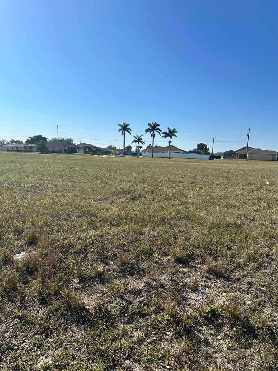 Real estate property located at 608 Diplomat Pkwy E, Lee, Cape Coral, FL