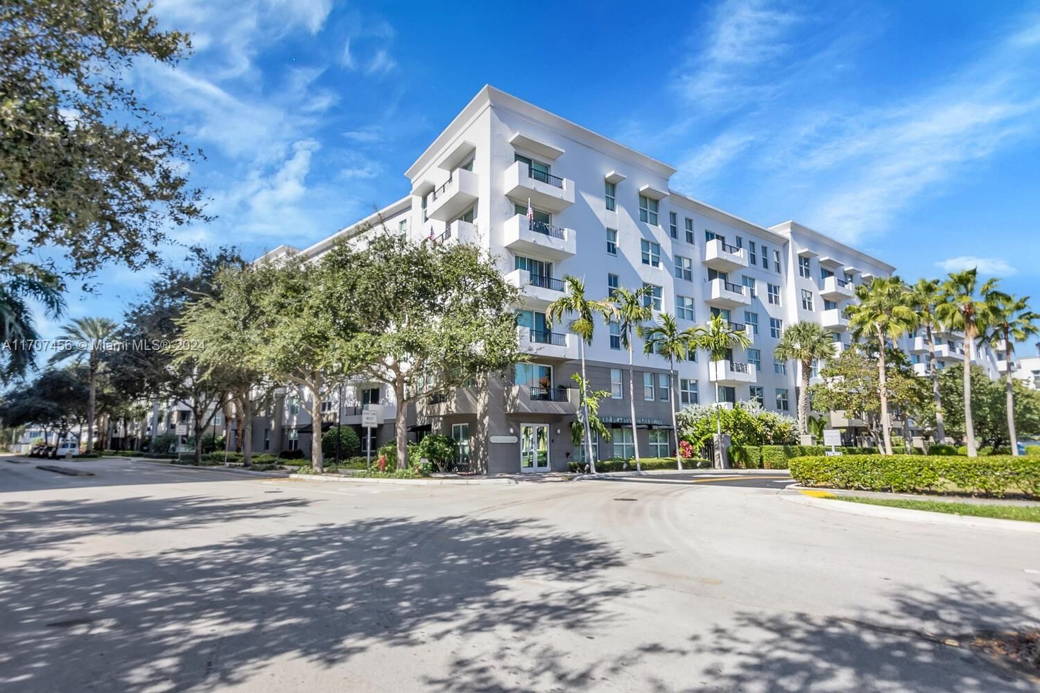 Real estate property located at 2421 65th St #211, Broward, LAUDERDALE ONE CONDO, Fort Lauderdale, FL