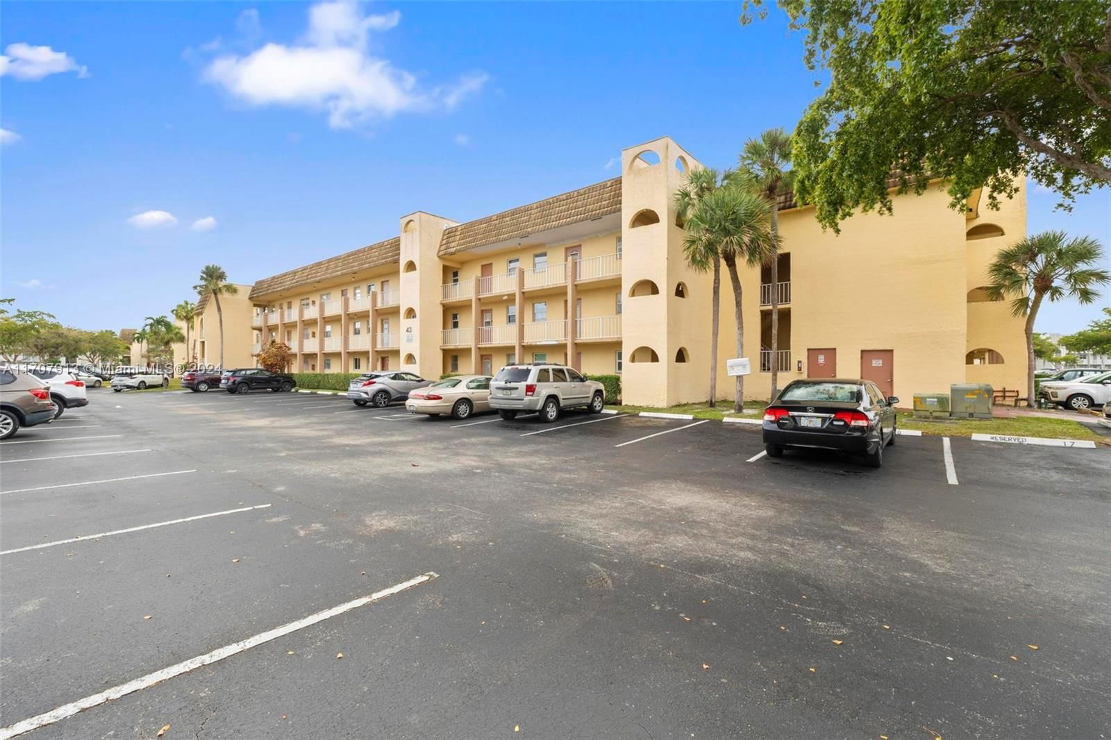 Real estate property located at 8435 Sunrise Lakes Blvd #103, Broward, SUNRISE LAKES 43 CONDO, Sunrise, FL