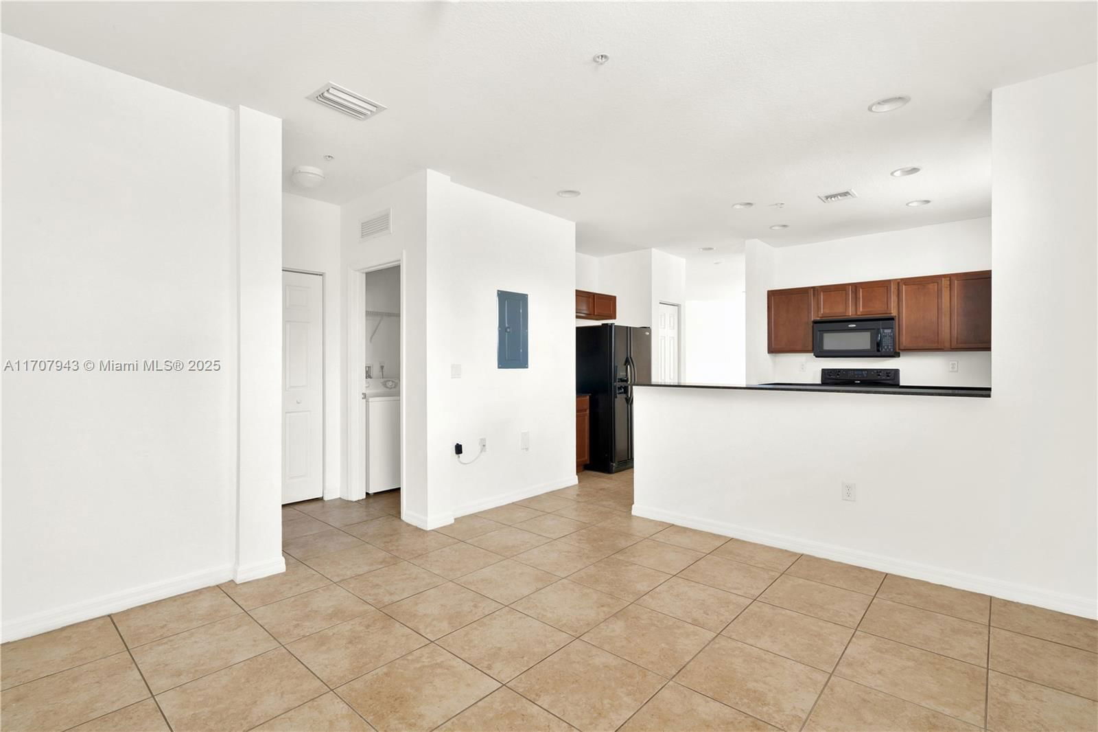 Real estate property located at 10870 88th Ter #214, Miami-dade, Coronado At Doral Iii Con, Doral, FL