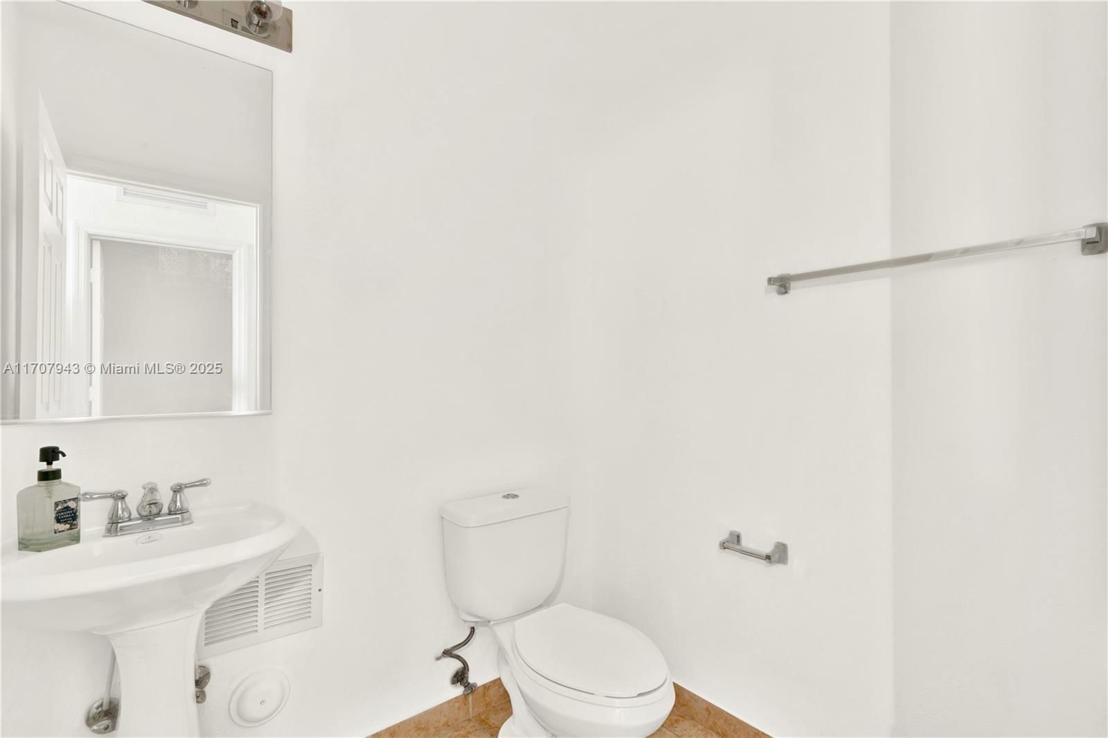 Real estate property located at 10870 88th Ter #214, Miami-dade, Coronado At Doral Iii Con, Doral, FL