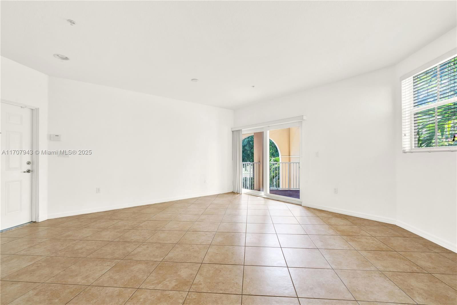 Real estate property located at 10870 88th Ter #214, Miami-dade, Coronado At Doral Iii Con, Doral, FL