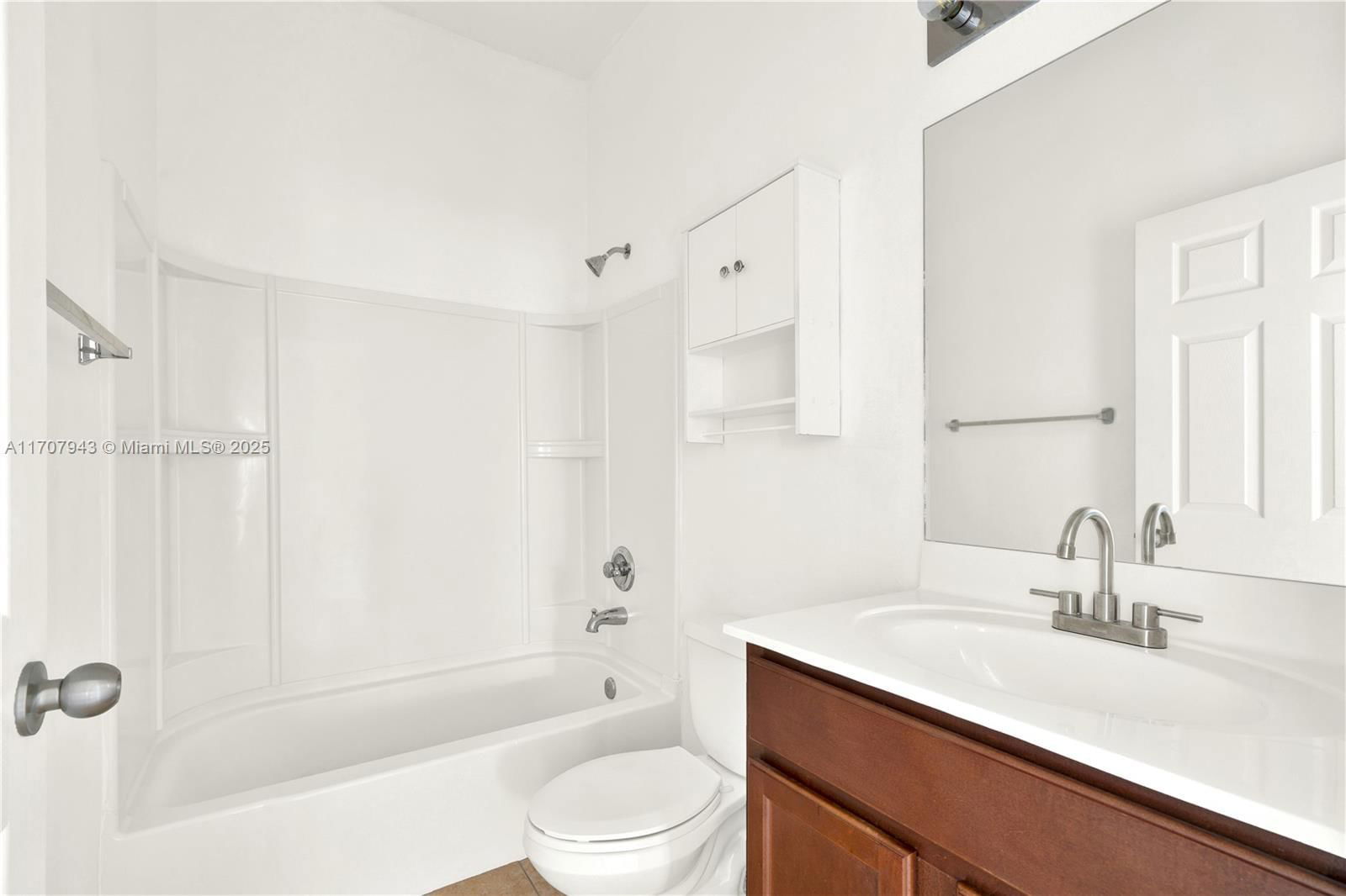 Real estate property located at 10870 88th Ter #214, Miami-dade, Coronado At Doral Iii Con, Doral, FL