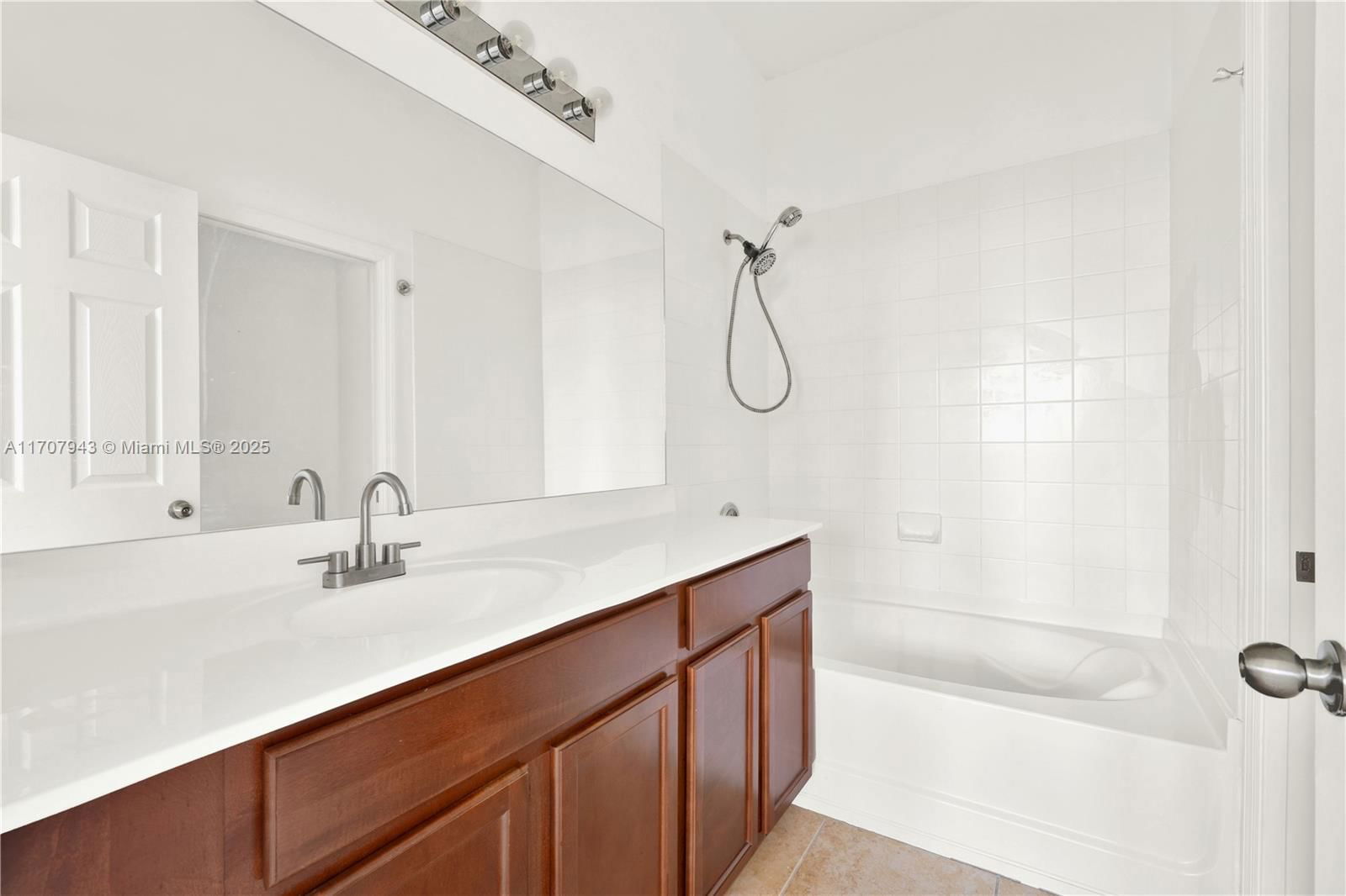 Real estate property located at 10870 88th Ter #214, Miami-dade, Coronado At Doral Iii Con, Doral, FL
