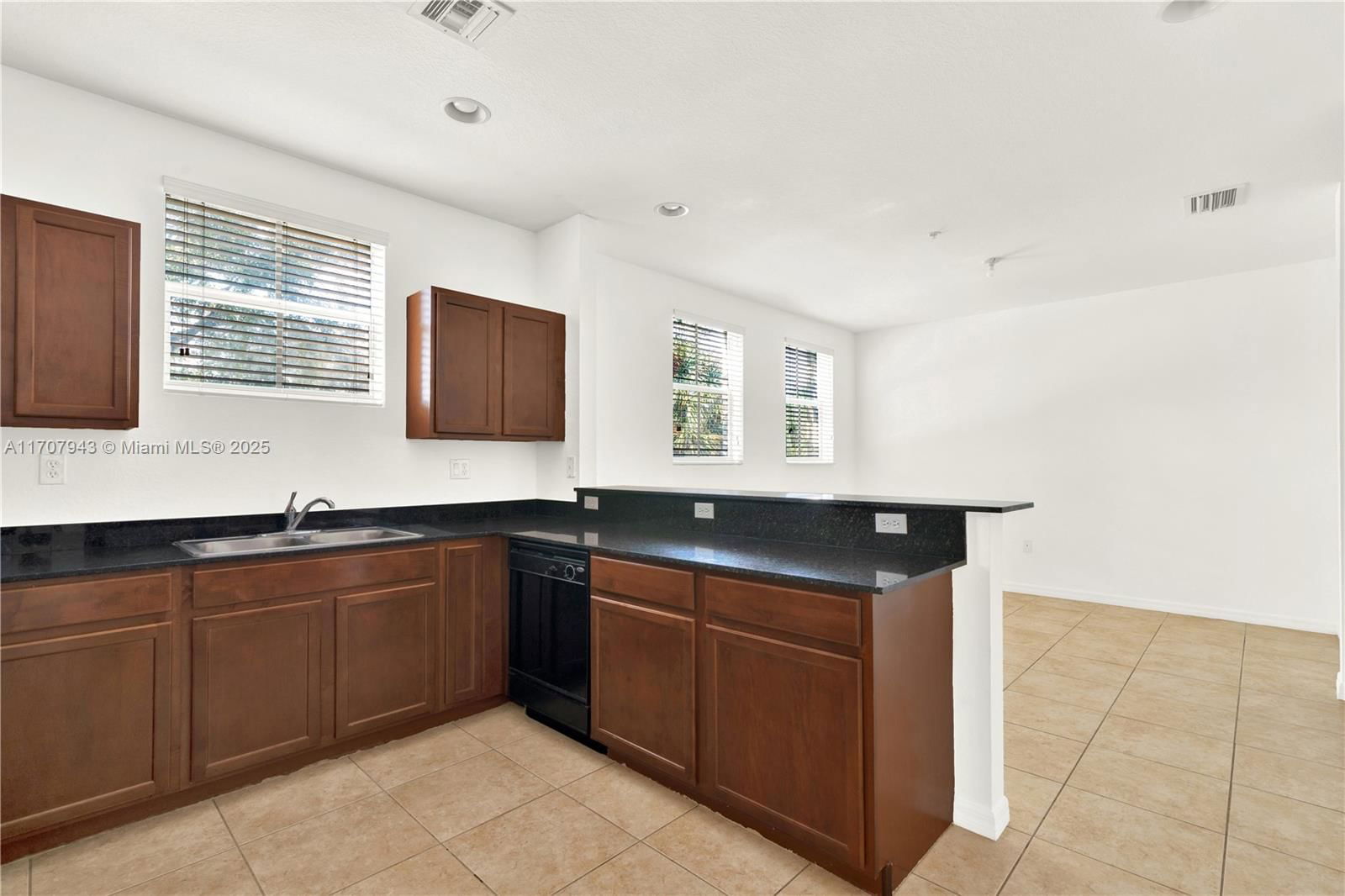 Real estate property located at 10870 88th Ter #214, Miami-dade, Coronado At Doral Iii Con, Doral, FL