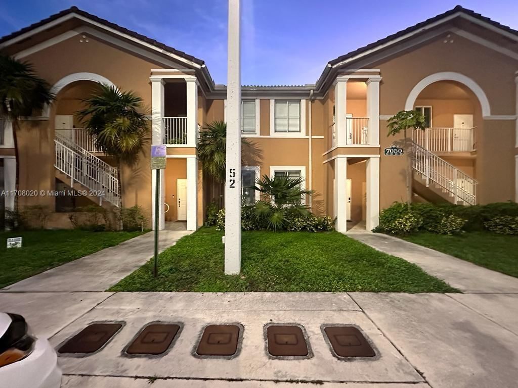 Real estate property located at 7050 177th St #107-11, Miami-dade, Shoma Homes At Country Cl, Hialeah, FL