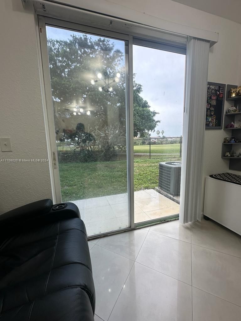Real estate property located at 7050 177th St #107-11, Miami-dade, Shoma Homes At Country Cl, Hialeah, FL