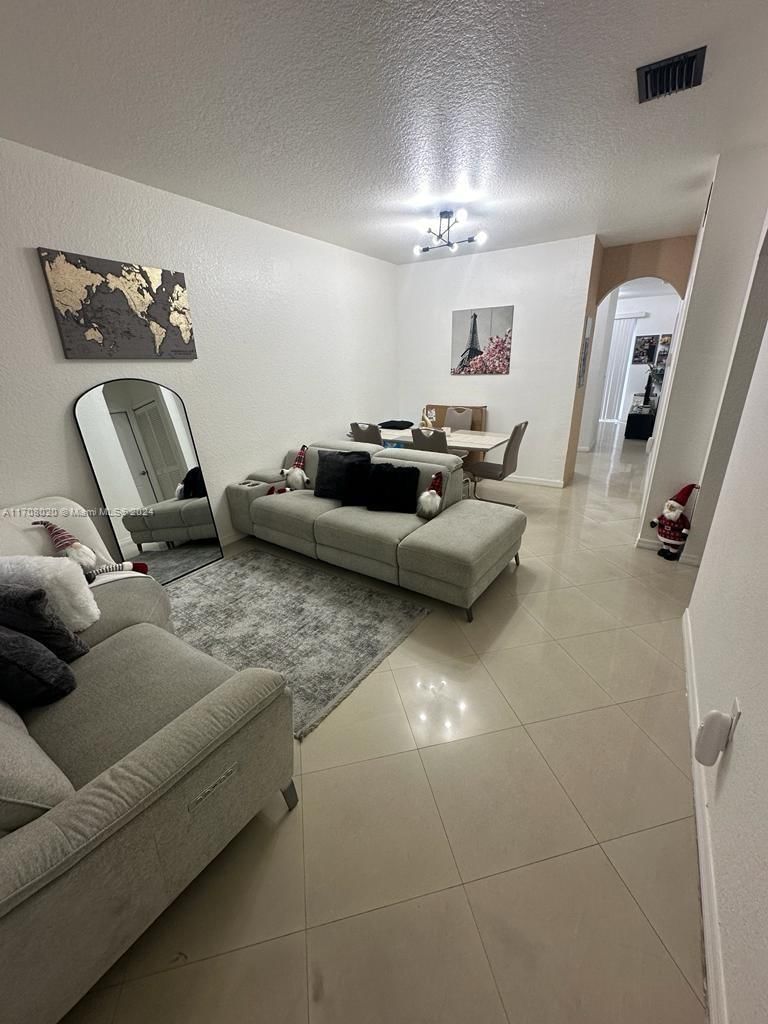 Real estate property located at 7050 177th St #107-11, Miami-dade, Shoma Homes At Country Cl, Hialeah, FL