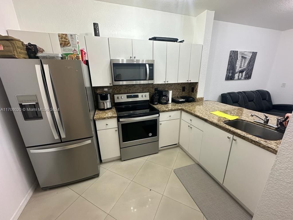 Real estate property located at 7050 177th St #107-11, Miami-dade, Shoma Homes At Country Cl, Hialeah, FL