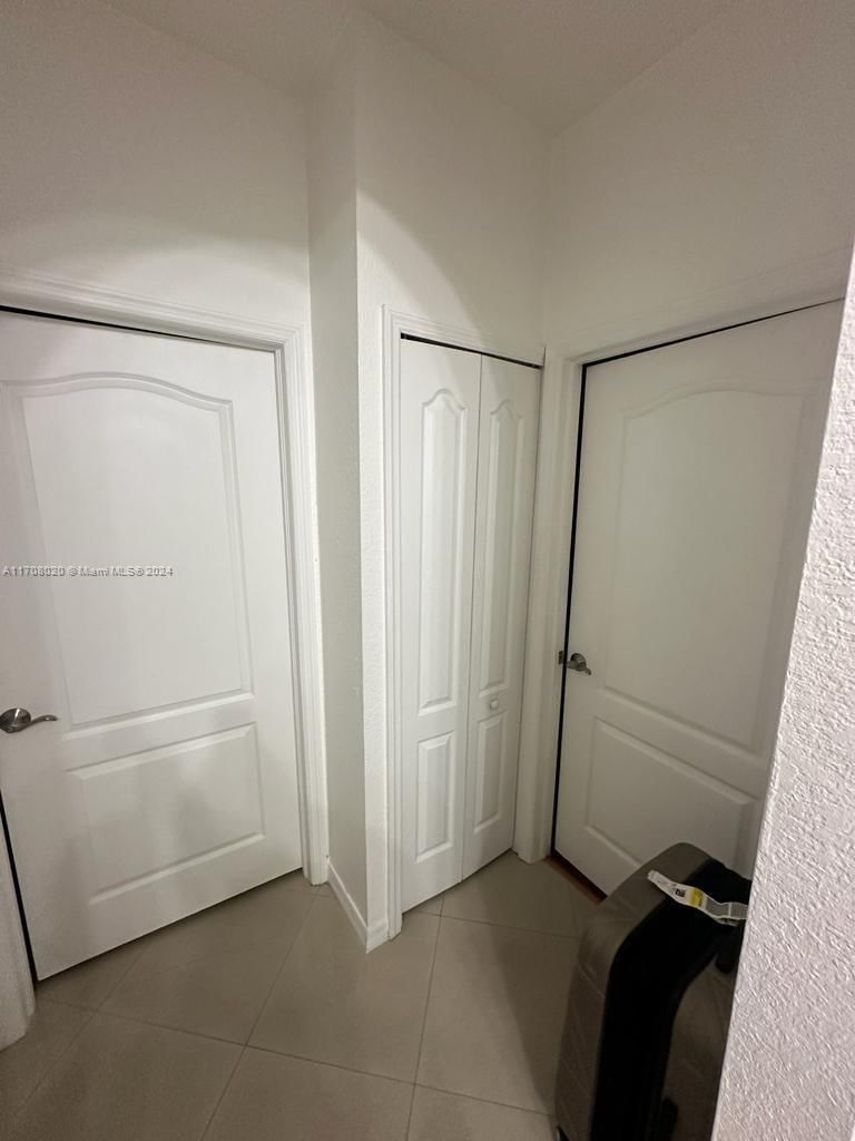 Real estate property located at 7050 177th St #107-11, Miami-dade, Shoma Homes At Country Cl, Hialeah, FL