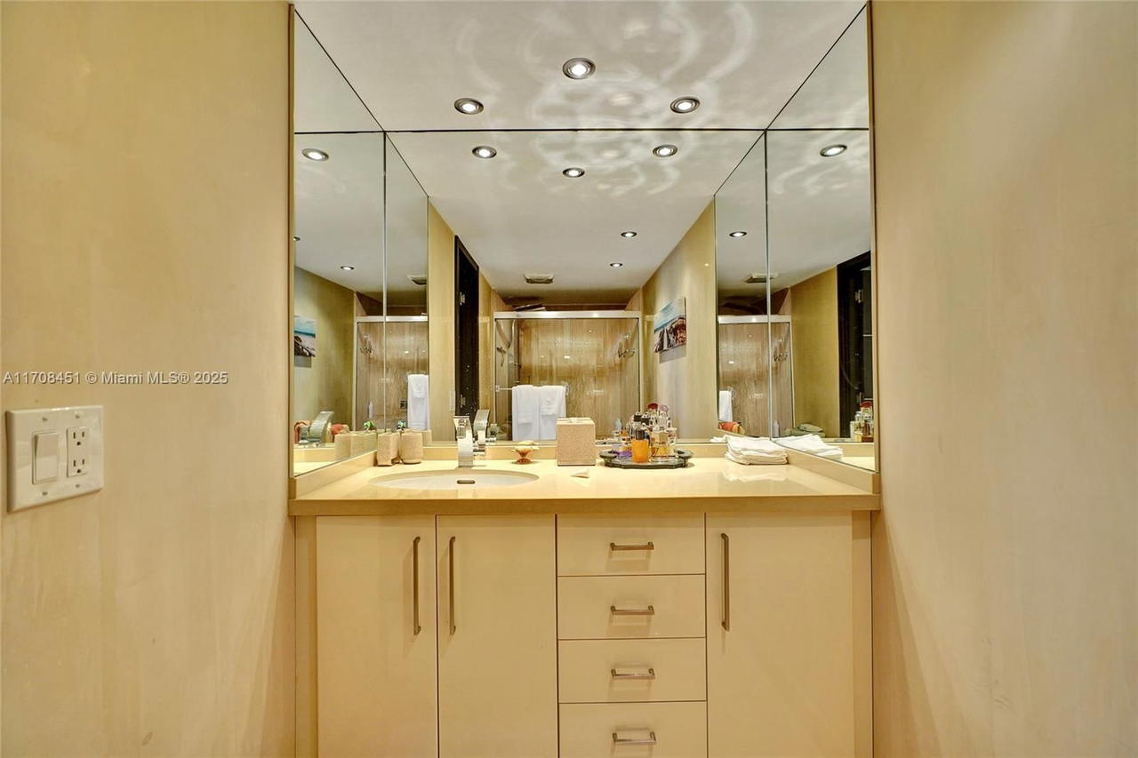 Real estate property located at 1201 Ocean Dr #1806N, Broward, Summit Condo, Hollywood, FL