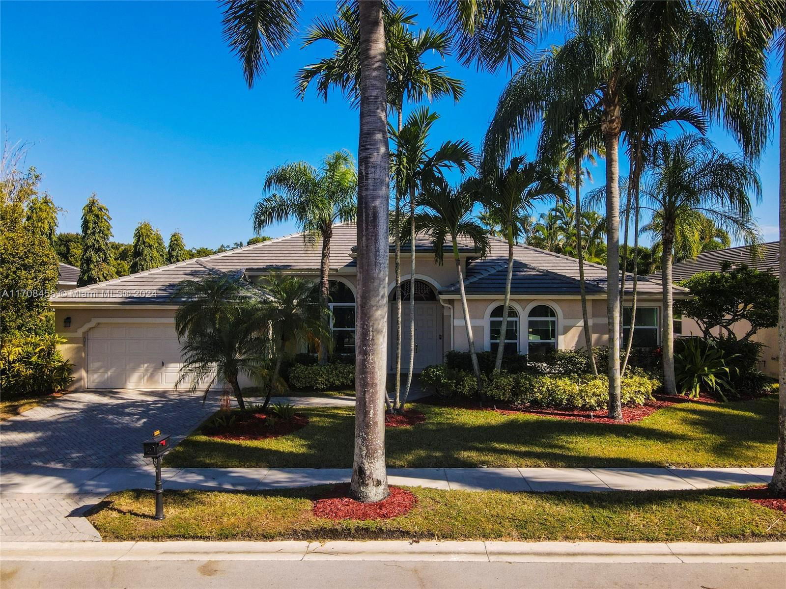 Real estate property located at 2526 Eagle Run Cir, Broward, Eagle Run, Weston, FL