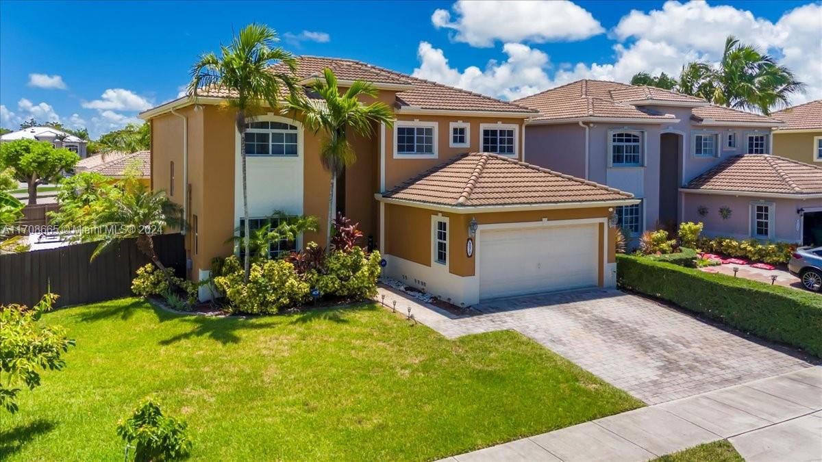 Real estate property located at 9076 210th Ter, Miami-Dade, PELICAN BAY AT OLD CUTLER, Cutler Bay, FL