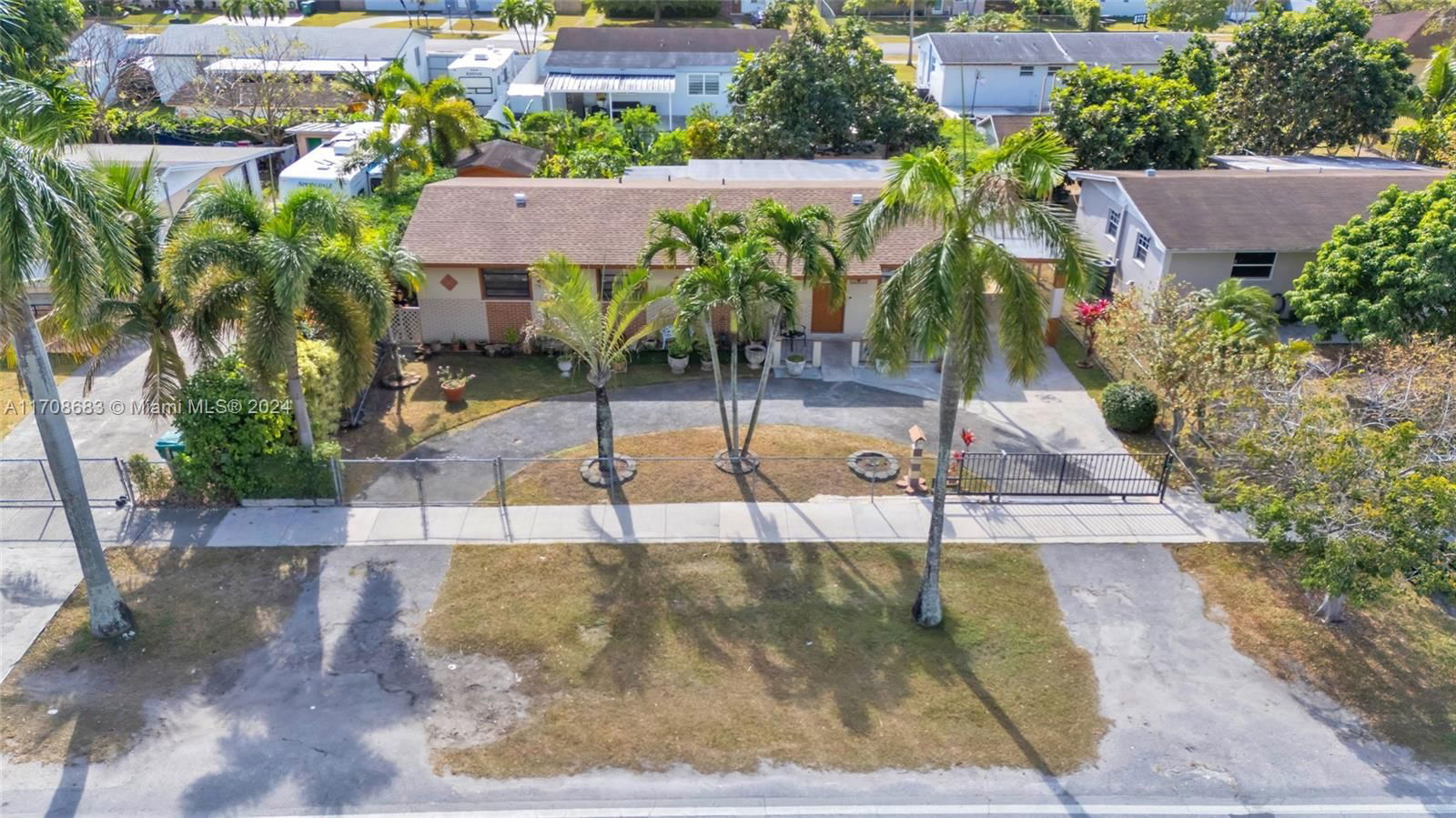 Real estate property located at 15530 296th St, Miami-Dade, CAMELOT, Homestead, FL