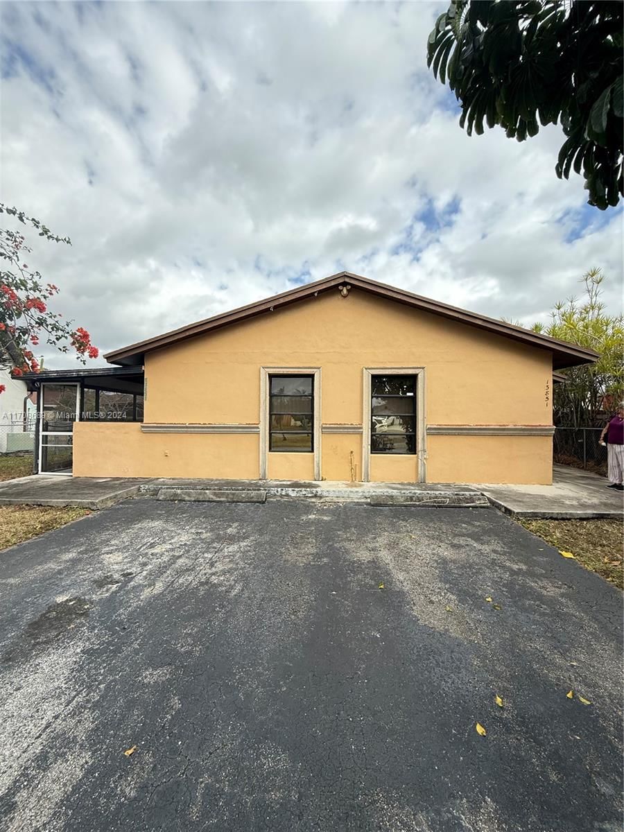 Real estate property located at 13851 44th Ter, Miami-Dade, BENT TREE SEC 3, Miami, FL