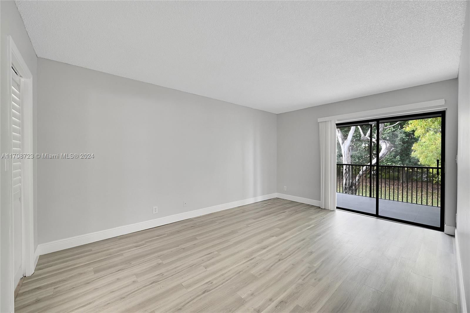 Real estate property located at 191 Lakeview Dr #204, Broward, Racquet Club Village Apar, Weston, FL