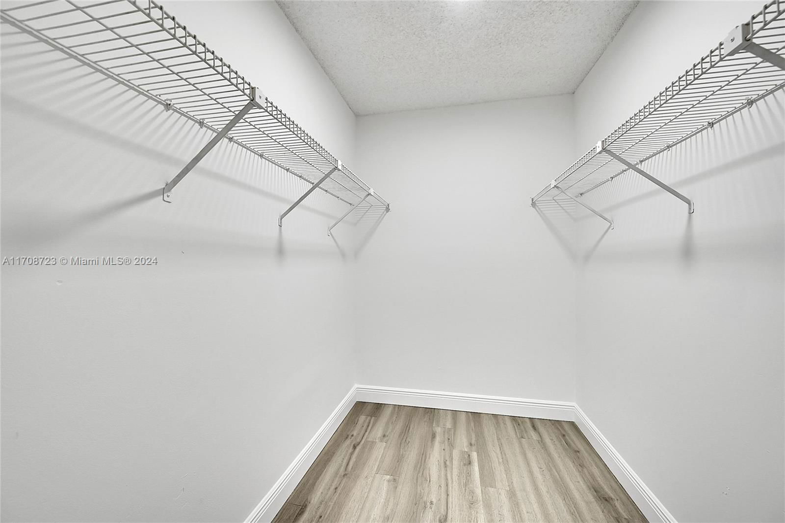 Real estate property located at 191 Lakeview Dr #204, Broward, Racquet Club Village Apar, Weston, FL