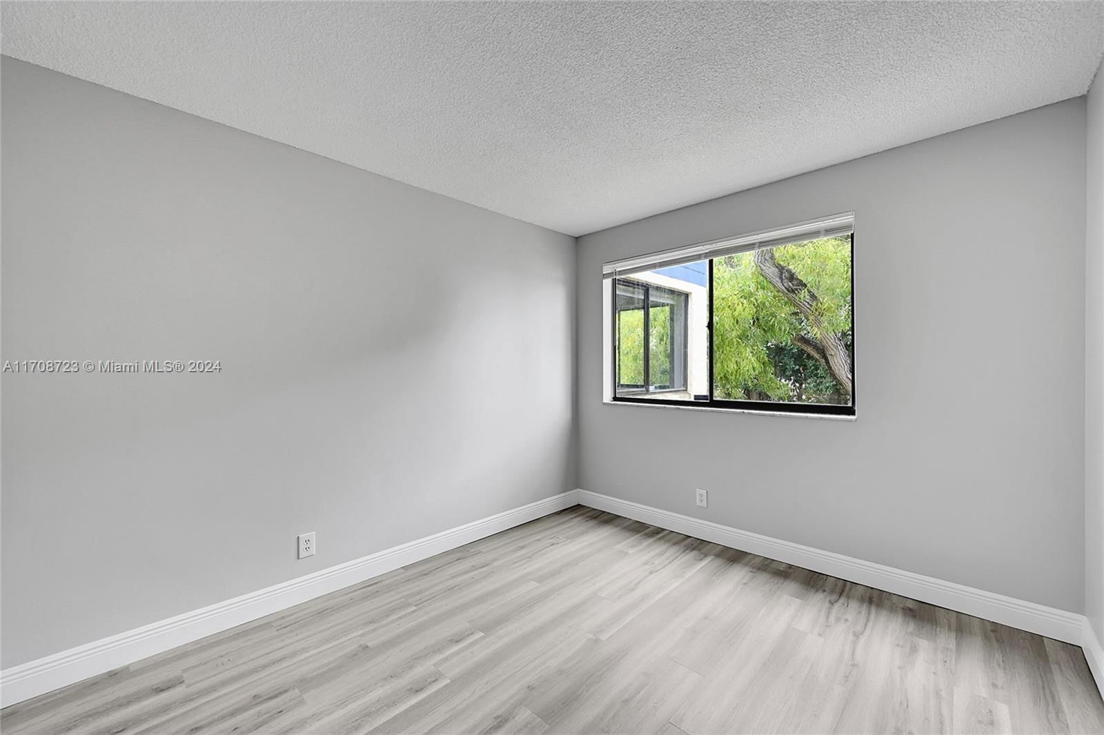 Real estate property located at 191 Lakeview Dr #204, Broward, Racquet Club Village Apar, Weston, FL