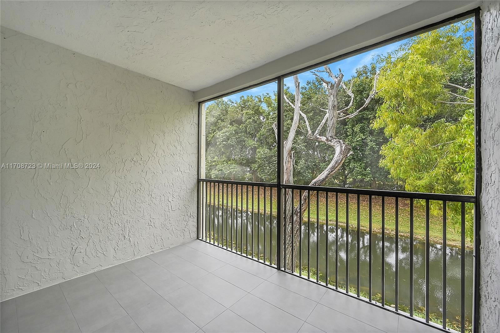 Real estate property located at 191 Lakeview Dr #204, Broward, Racquet Club Village Apar, Weston, FL