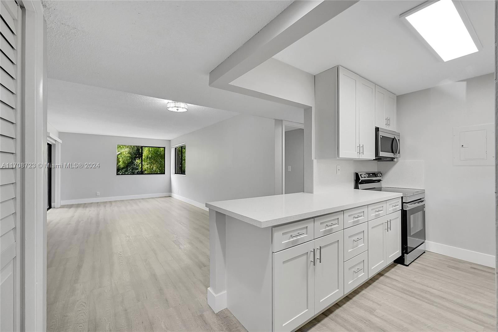 Real estate property located at 191 Lakeview Dr #204, Broward, Racquet Club Village Apar, Weston, FL