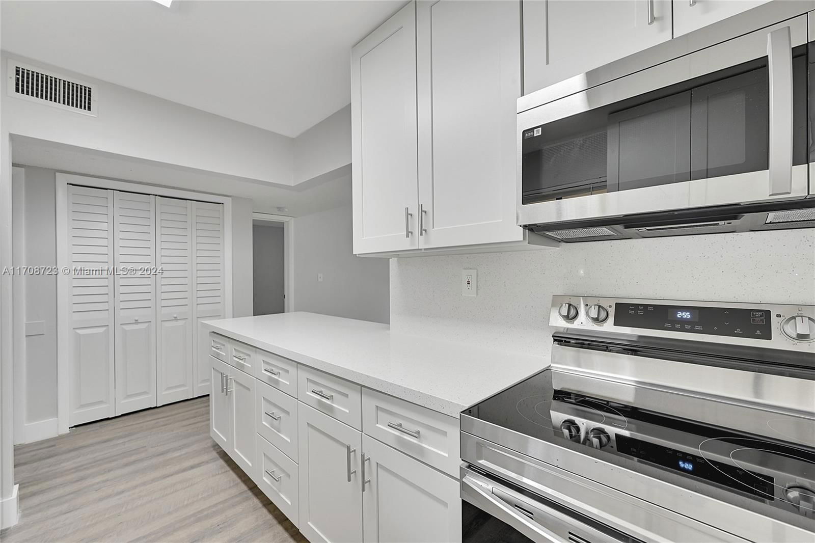 Real estate property located at 191 Lakeview Dr #204, Broward, Racquet Club Village Apar, Weston, FL
