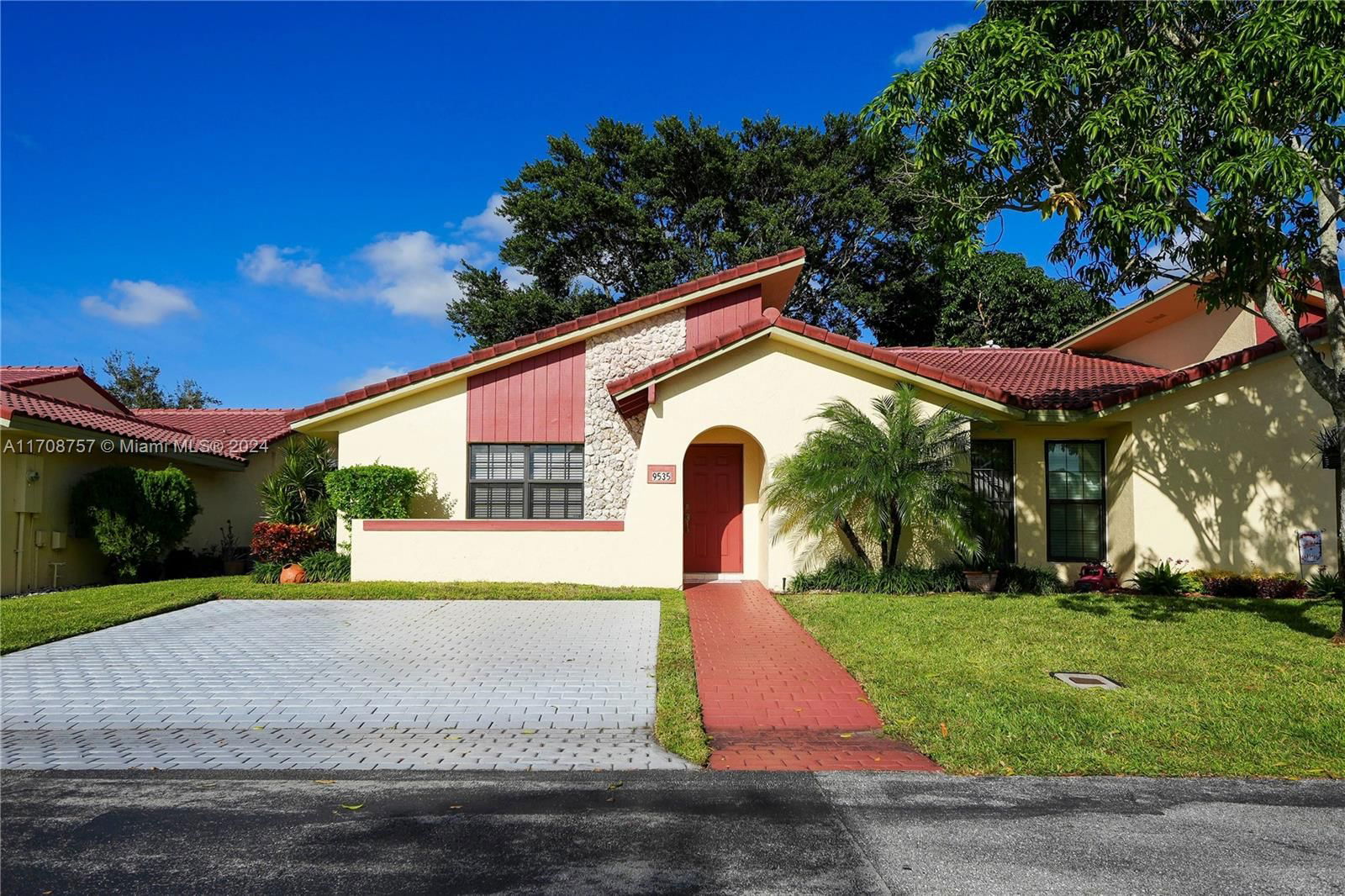 Real estate property located at 9535 Toledo Ln, Broward, ALHAMBRA CIRCLE, Davie, FL