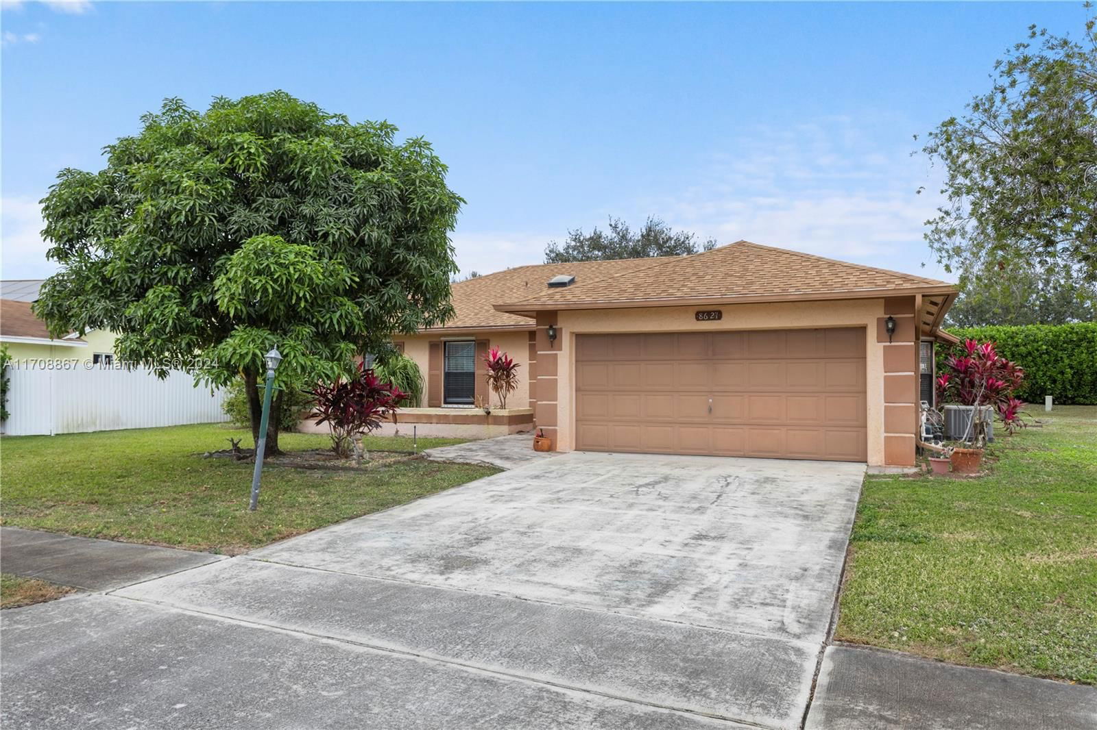 Real estate property located at 8627 White Egret Way, Palm Beach, LAKES OF SHERBROOKE, Lake Worth, FL