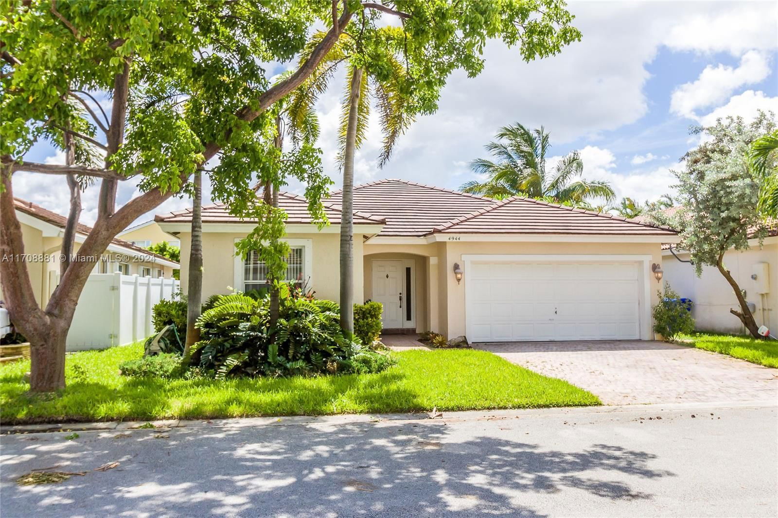 Real estate property located at 4944 33rd Ave, Broward, BANYAN OAKRIDGE PLAT, Fort Lauderdale, FL