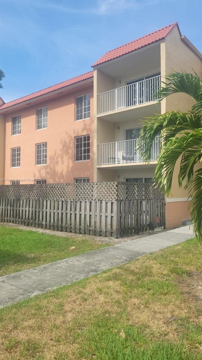 Real estate property located at 4810 79th Ave #101, Miami-Dade, DORAL GARDENS II CONDO, Doral, FL