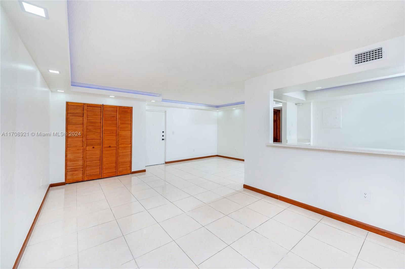 Real estate property located at 9440 Flagler St #213, Miami-Dade, VERSAILLES GARDENS II, Miami, FL