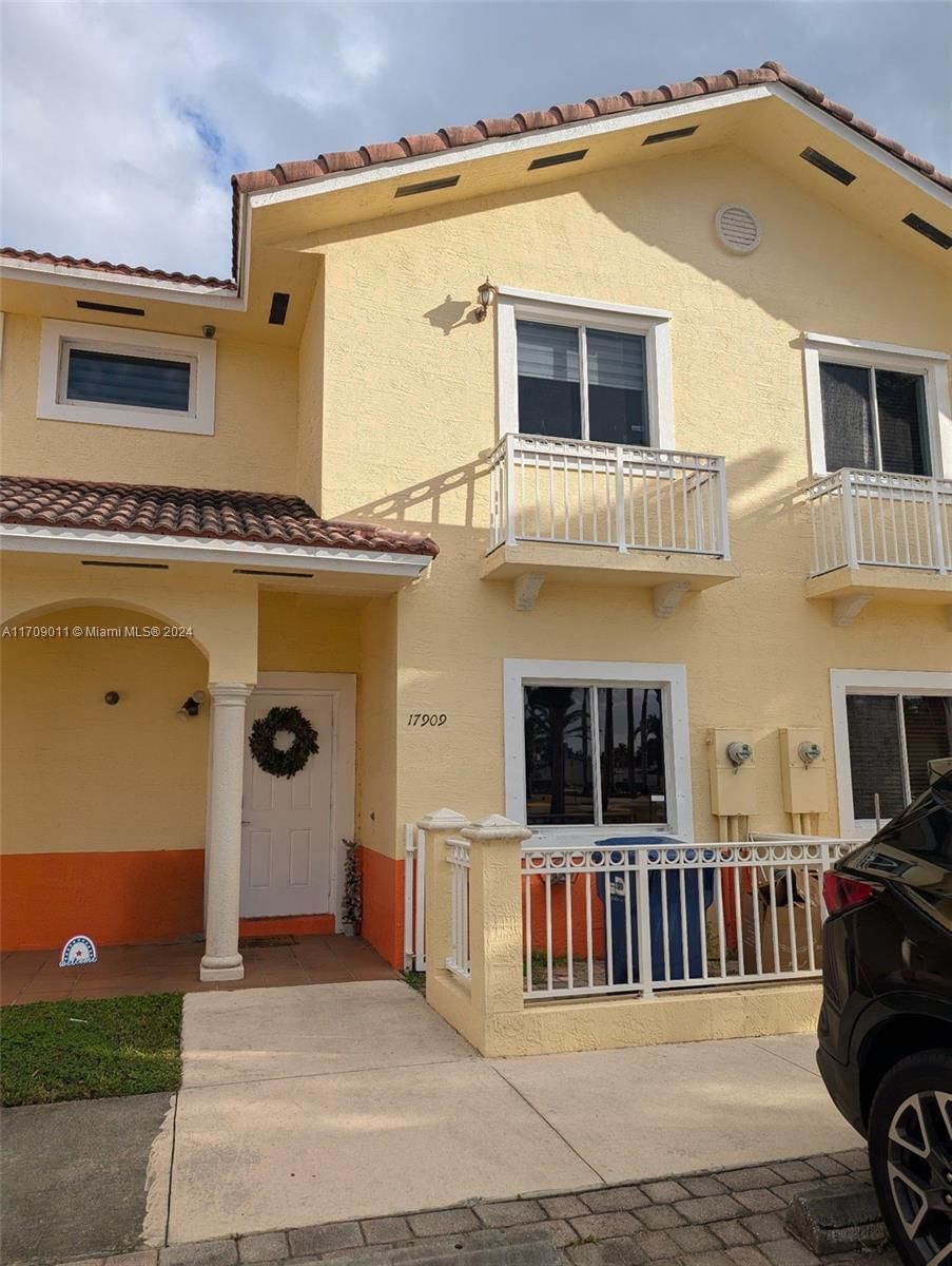 Real estate property located at 17909 74th Path #17909, Miami-Dade, TUSCAN LAKE VILLAS, Hialeah, FL