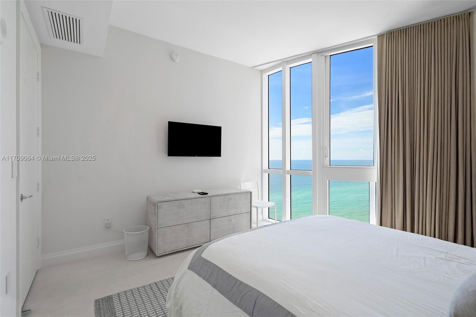 Real estate property located at 15901 Collins Ave #1601, Miami-dade, Tdr Tower Ii Condo, Sunny Isles Beach, FL