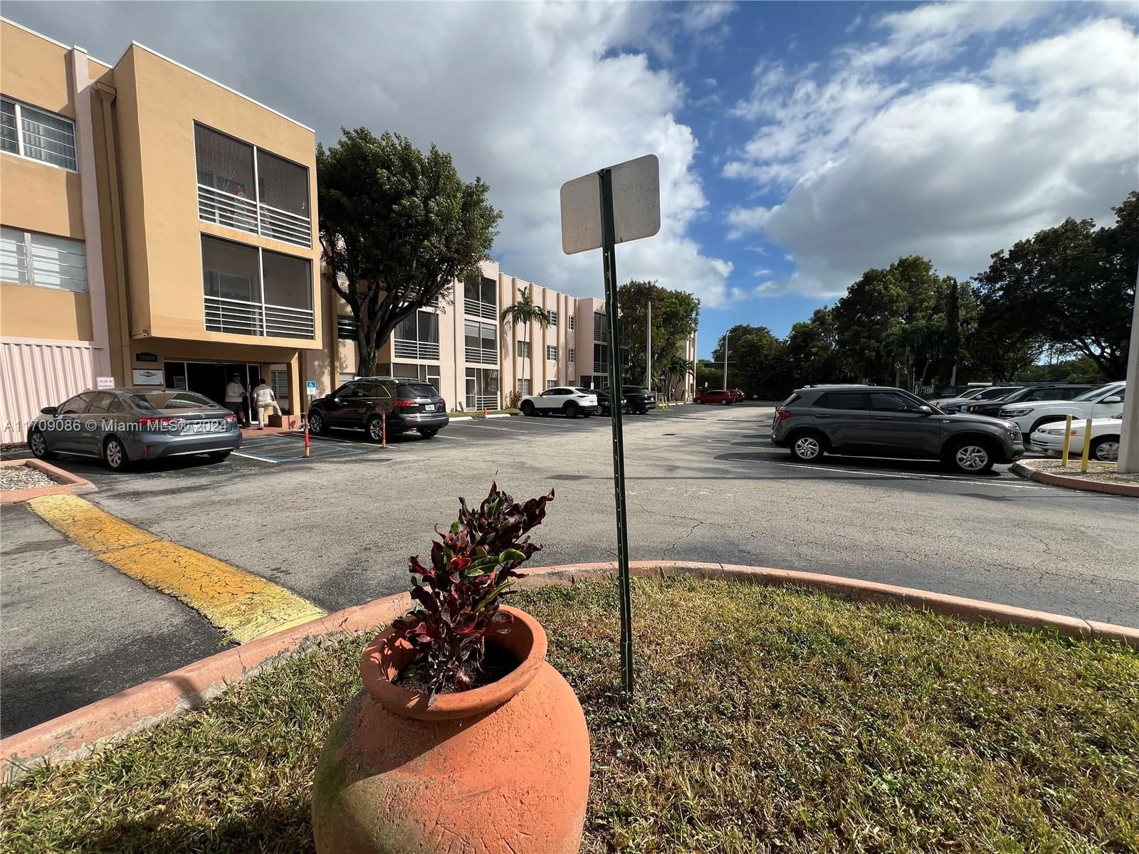 Real estate property located at 15888 95th Ave #220, Miami-Dade, PALMETTO FAIRWAY CONDO, Miami, FL