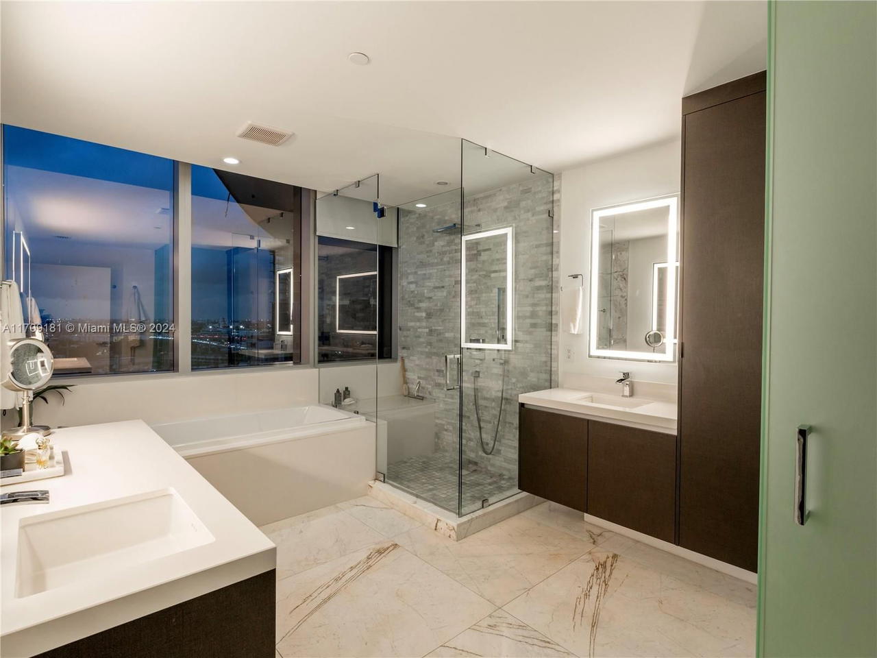 Real estate property located at 851 1st Ave #1212, Miami-dade, Paramount Miami Worldcent, Miami, FL